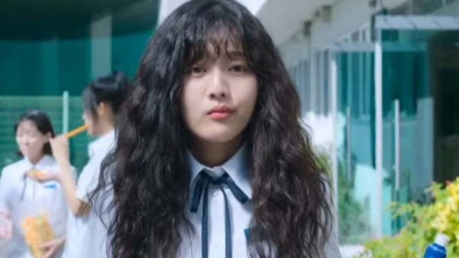 Akting Menggemaskan Gong Myung Berambut Keriting