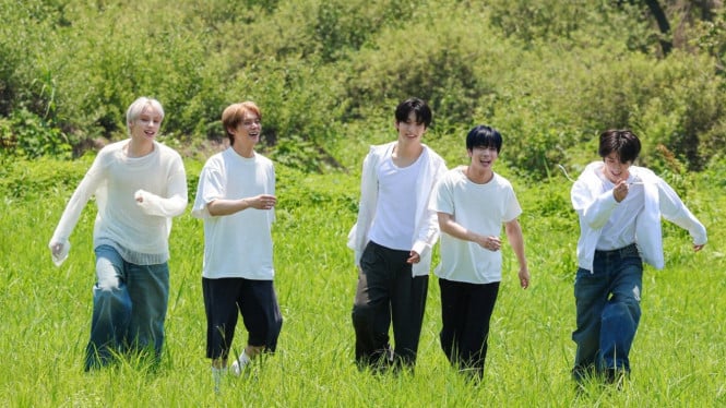 Tomorrow X Together (TXT)