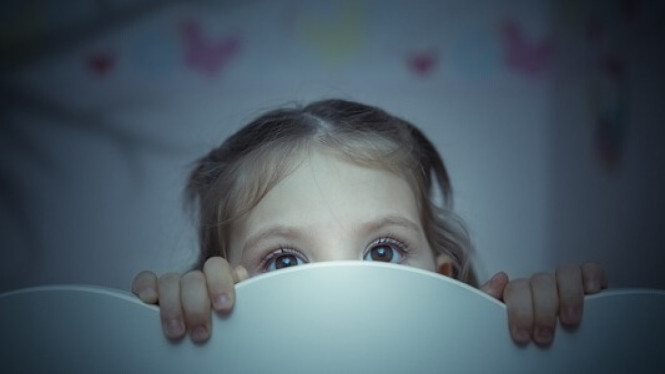 anak phobia gelap dalam kamarnya