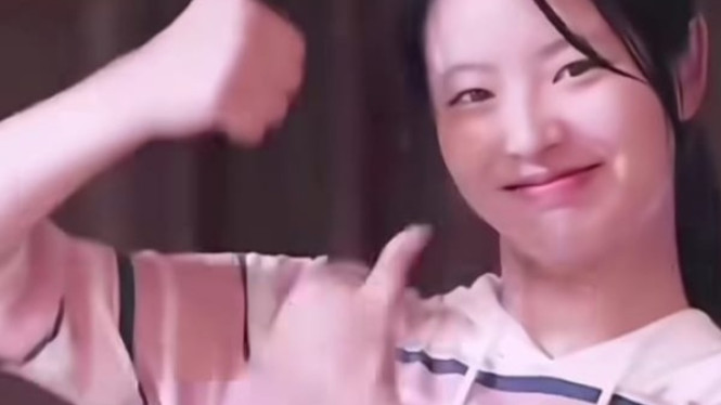 Tokoh Yu Jiaoyang yang tampil ceria