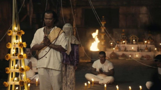 Praktik Eksorsisme di The Medium (2021)