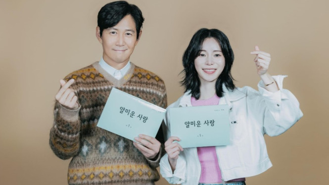 Lee Jung-jae dan Lim Ji-yeon dalam Nice to Not Meet You (2025)