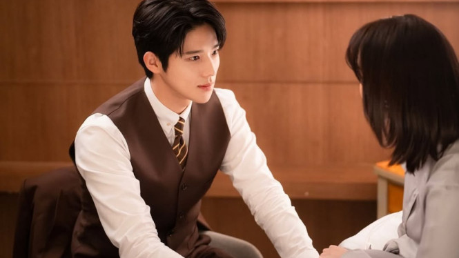 Still cut photo Moon Sangmin di "Cinderella at 2 AM (2024)"