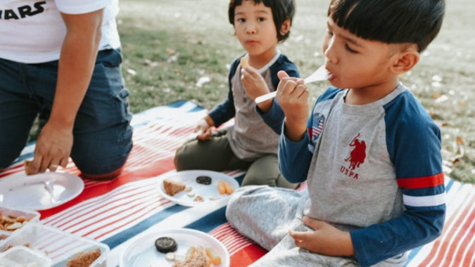 Makan bersama saat liburan