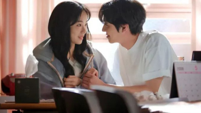 Kebersamaan Kim Hye yoon dan Byeon Woo seok di A Time Called You.