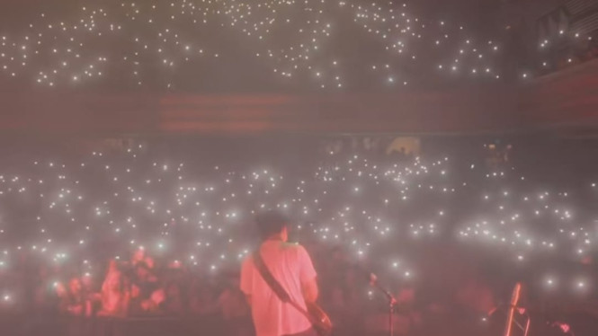 Konser wave to earth di Melbourne