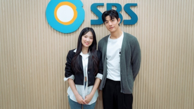 Pemeran utama Kim Hye-yoon dan Park Solomon