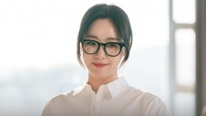 Hahm Eun Jung memerankan kedua saudari kembar