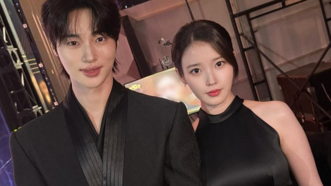 Visual IU dan Byeon Woo Seok