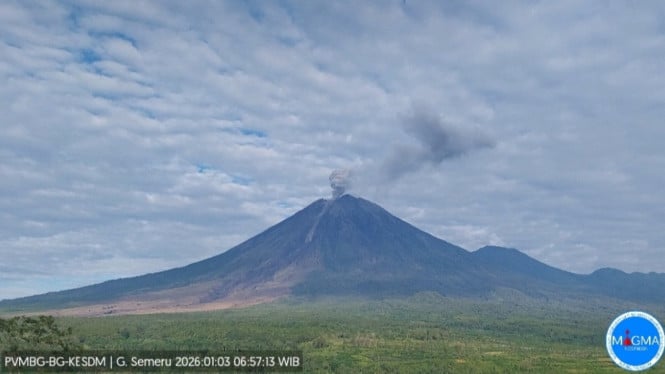 Erupsi G. Semeru pada hari Sabtu, 03 Januari 2026, pukul 06:56 WIB