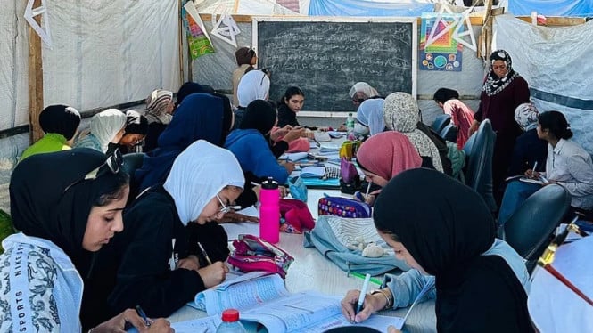 Anak-anak di Gaza tetap belajar meskipun digempur oleh hujan peluru