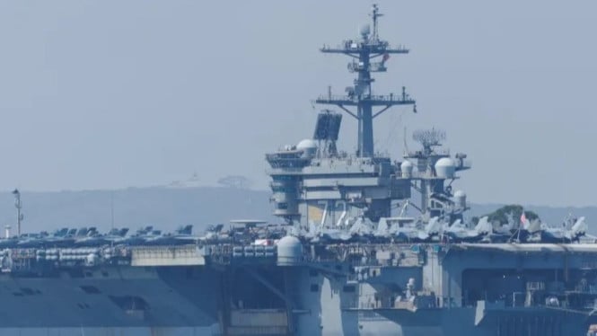 Kapal induk bertenaga nuklir kelas Nimitz USS Abraham Lincoln