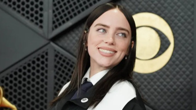 Billie Eilish tiba di acara Grammy Awards ke-68