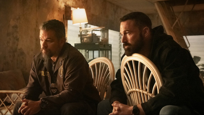 Matt Damon (kiri) dan Ben Affleck dalam film The Rip.