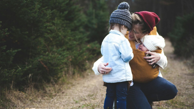 Overprotective parenting ditandai dengan kontrol yang berlebihan