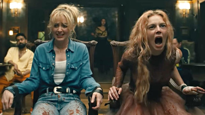 Samara Weaving dan Kathryn Newton dalam film