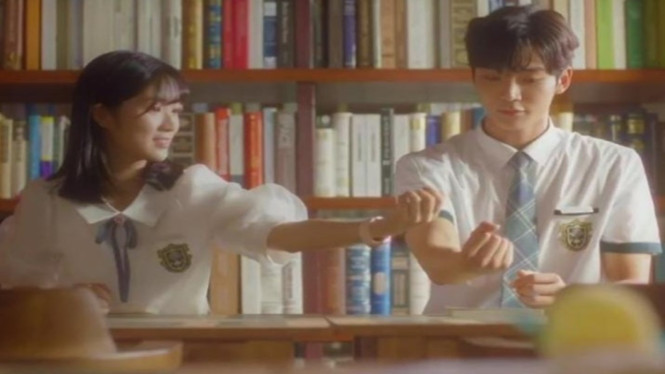 Kim Hye-yoon dan Ro Woon di drama Extraordinary You (2019)