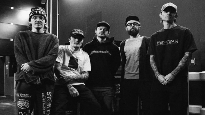 Persinil Neck Deep