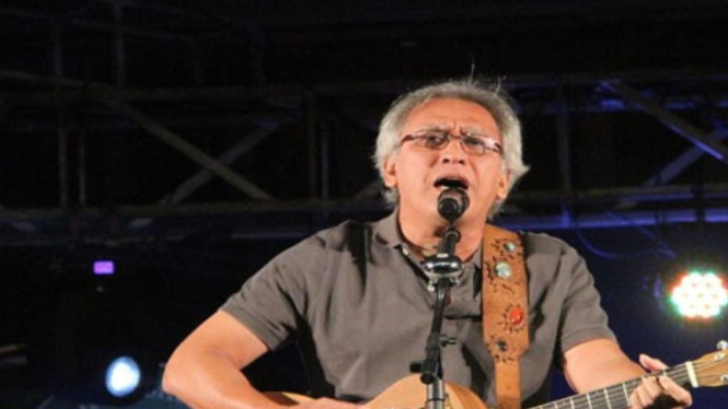 Sosok Iwan Fals Pencipta lagu "Guru Oemar Bakri"
