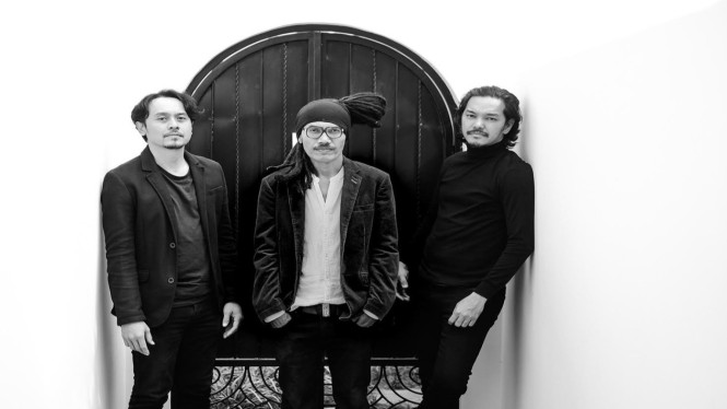 Potret Personil Band Dialog Dini Hari Asal Bali