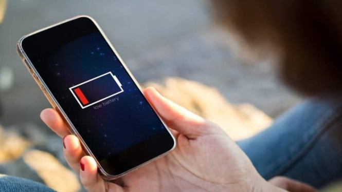 Baterai smartphone sering cepat habis karena penggunaan yang intens. Ini tips menghemat daya baterai agar tahan lama.
