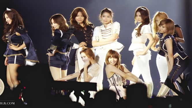 SNSD dalam penampilan SM Town Live World Tour III di Jakarta