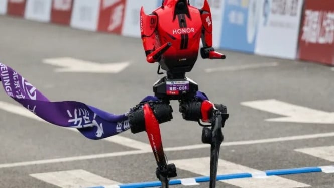 Robot vs manusia: Lomba lari setengah maraton Beijing