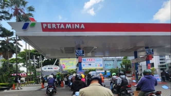 Harga bahan bakar minyak (BBM) baru saja mengalami kenaikan harga, berikut daftar harga BBM terbaru setelah penyesuaian oleh Pertamina.