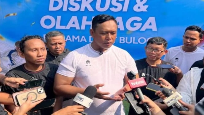 Direktur Utama Perum Bulog, Ahmad Rizal Ramdhani Jawab Awak Media di Jakarta