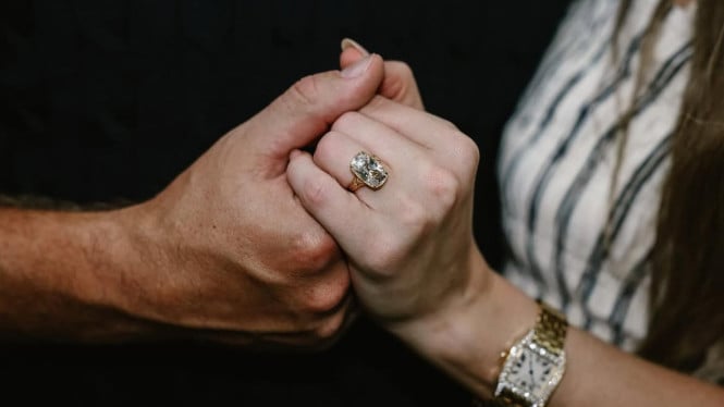 Dari Tak Berani Mengungkap Cinta hingga Altar, Perjalanan Cinta Taylor Swift Lewat Karyanya