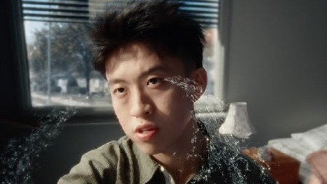 Video klip Tear Rich Brian di Youtube