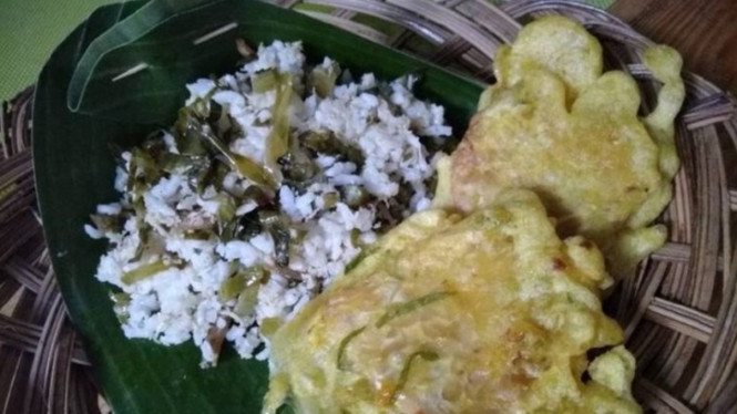 Berkunjung ke dataran tinggi bersuhu dingin bernama Wonosobo harus mencoba salah satu makanan khasnya yang paling terkenal yaitu Nasi Megono.