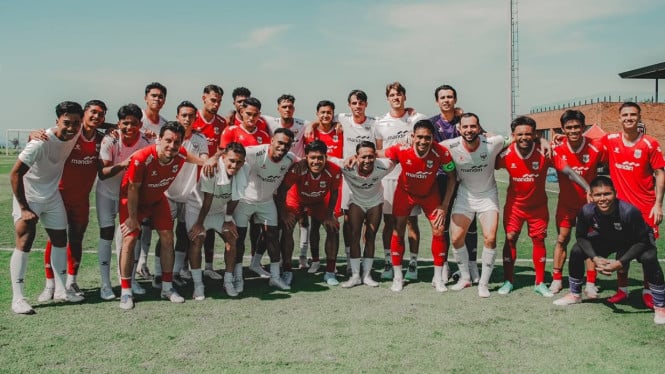 Foto bersama Timnas Indonesia di sesi latihan.
