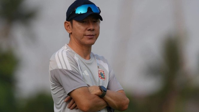 Shin Tae-yong memimpin latihan perdana bersama Persija Jakarta.