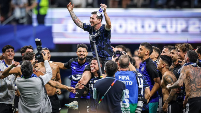 Lionel Messi merayakan kemenangan Argentina atas Inggris yang mengantar timnya ke final Piala Dunia 2026