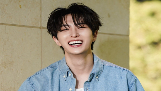 Potret Youngjae GOT7 dari Sesi Foto Bertajuk YOUNGJAE’s July Splash