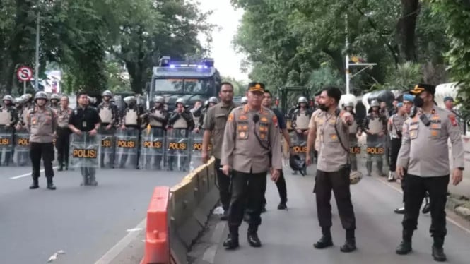 Aksi demonstrasi dari Dewan Eksekutif Mahasiswa Perguruan Tinggi Keagamaan Islam Negeri Seluruh Indonesia, personel gabungan siap amankan situasi.