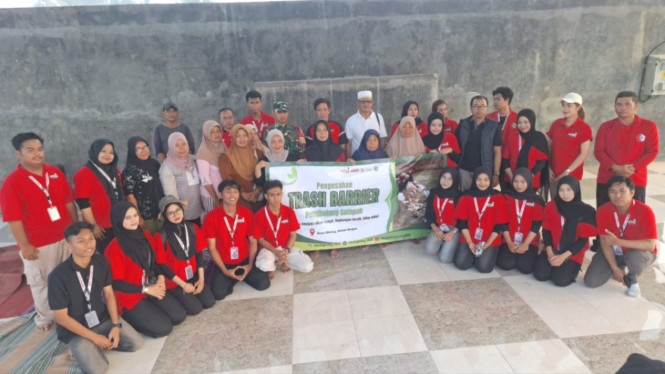 Pengesahan Inovasi Trash Barrier KKN 04 Untag Banyuwangi