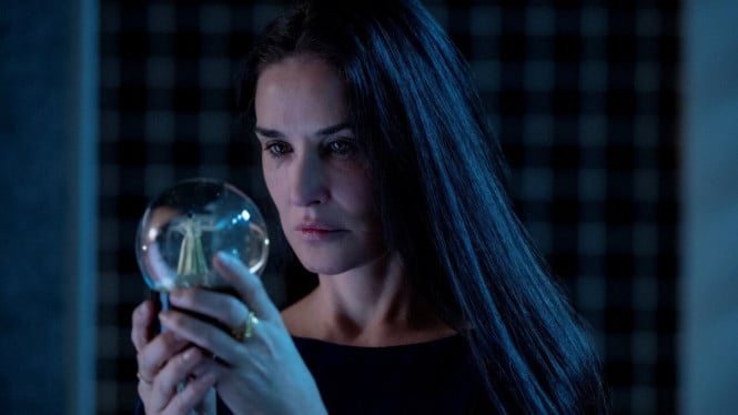 Demi Moore sebagai Elisabeth Sparkle dalam film horor psikologis The Substance.