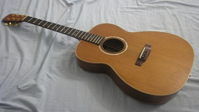 Musik akustik identik dengan gitar