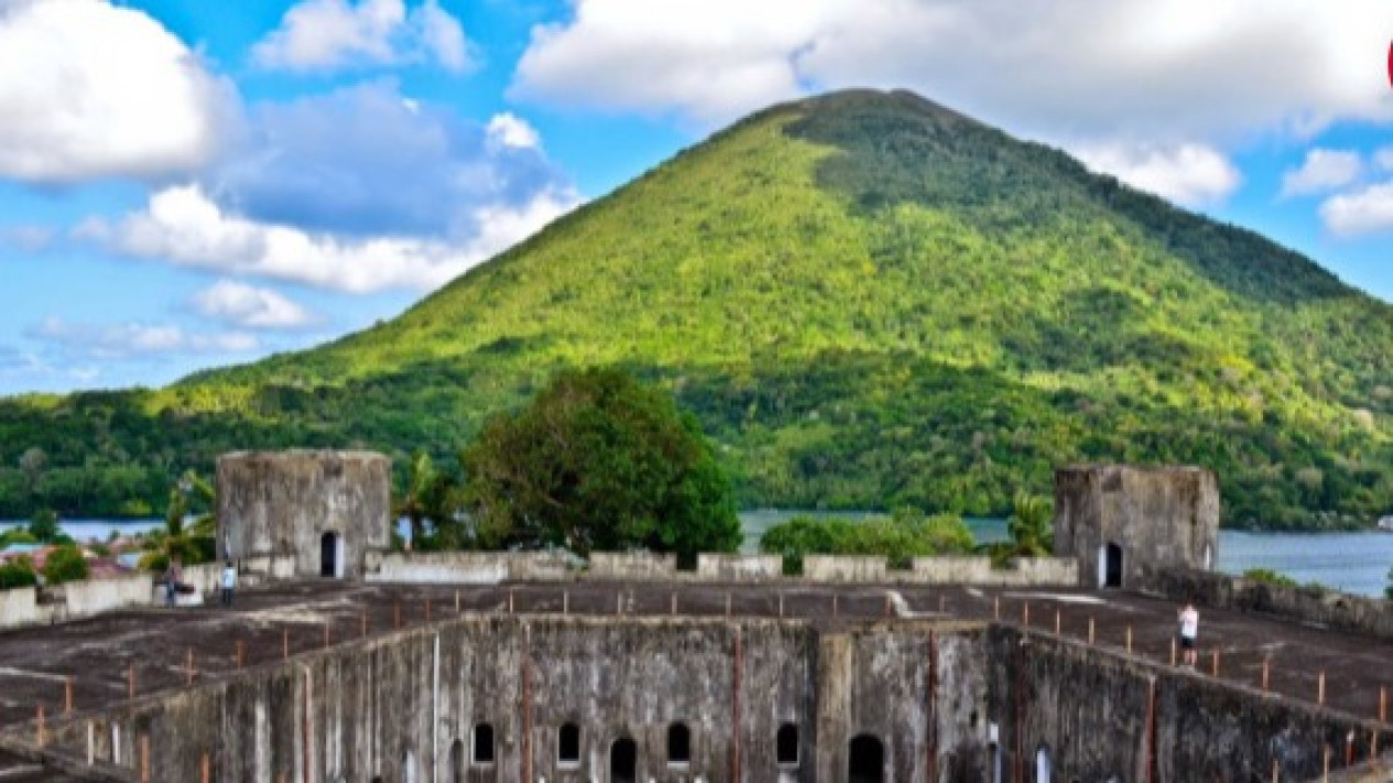 Foto Benteng, Gunung Api, dan Pantai Cantik: Wisata Sejarah dan Alam di ...