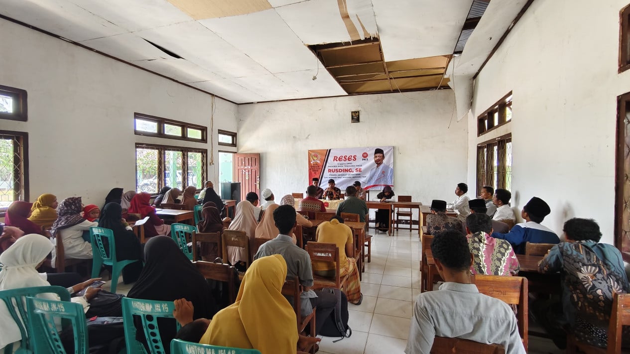 Rusding, anggota DPRD Provinsi NTT melaksanakan reses di Lembor