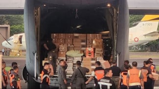 Bantuan BEAR BRAND Bersama AEROSCUE TNI AU untuk Korban Erupsi Lewotobi Laki-Laki