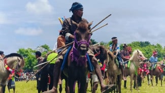 Mengenal Suku Sumba: Sejarah, Tradisi, Pakaian Adat, dan Rumah Adat