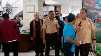 Launching Meja Rakyat dan Sekber Ayo Bangun NTT, Gubernur Melki Optimis Meningkatkan Demokrasi