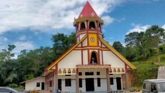 Bank NTT Salurkan Bantuan untuk Gereja Katolik St. Kamilus Stasi Wae Codi: Komitmen Peduli Masyarakat