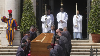 Peti Jenazah Paus Fransiskus Tiba di Basilika Santa Maria Maggiore untuk Dimakamkan
