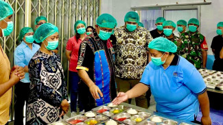 Gizi Terpenuhi, Ekonomi Tumbuh: Gubernur NTT Tinjau Program MBG dan CKG di Kota Kupang
