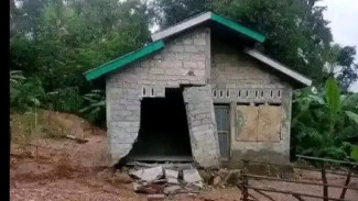 Tinjau Lokasi Longsor, Bupati TTS Janji Relokasi Warga Terdampak