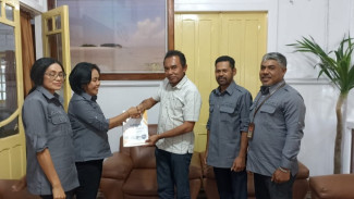 Bawaslu Flores Timur Kembalikan Sisa Dana Hibah Pilkada 2024, Bupati Apresiasi Kinerja Bawaslu